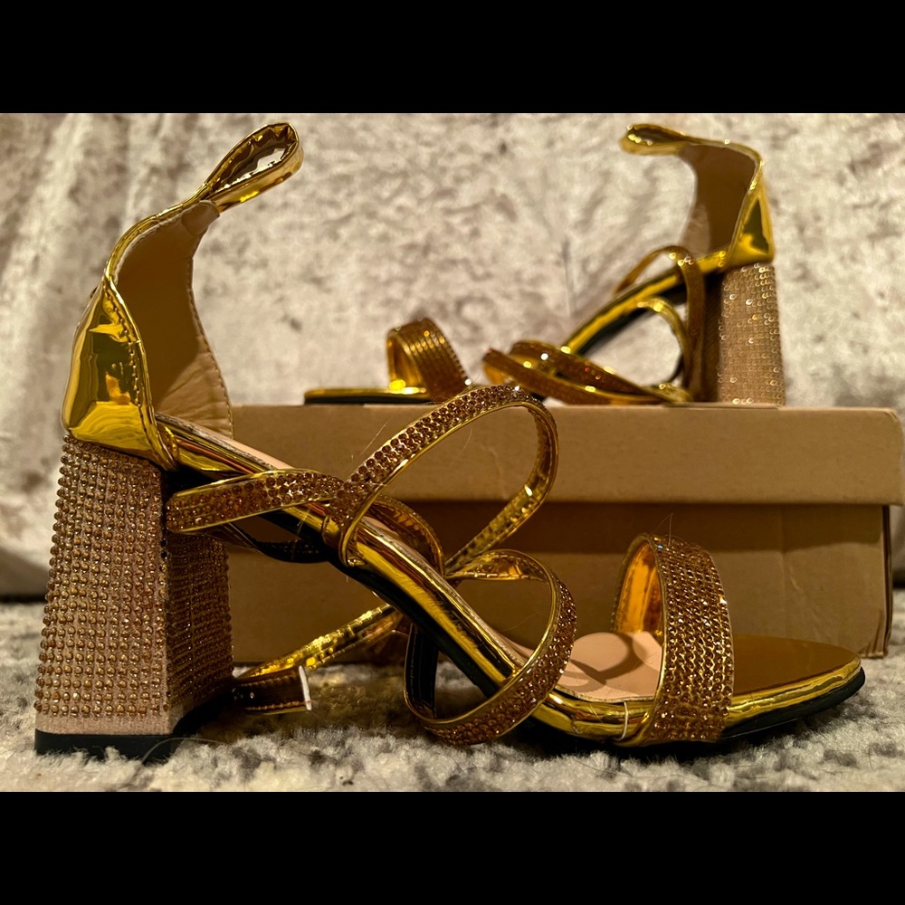 Shining babe heels! 👠 *NEVER WORN*